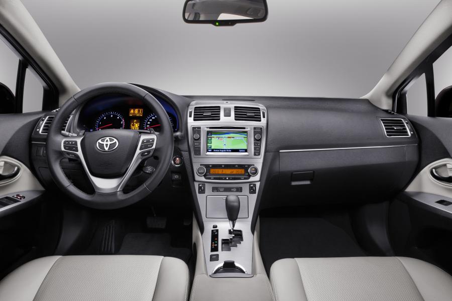  Toyota Avensis Touch and Go Plus 2011 года  (фото 2 из 3)